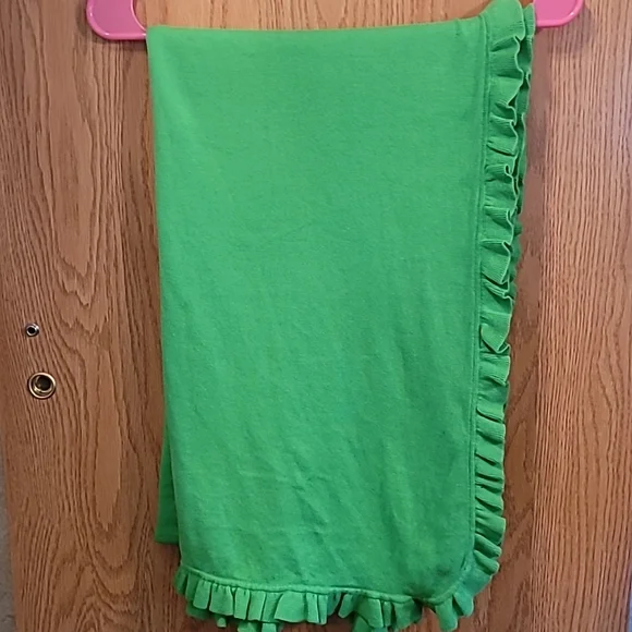 Free with any purchase! Lilly Pulitzer green ruffle wrap - Picture 3 of 12
